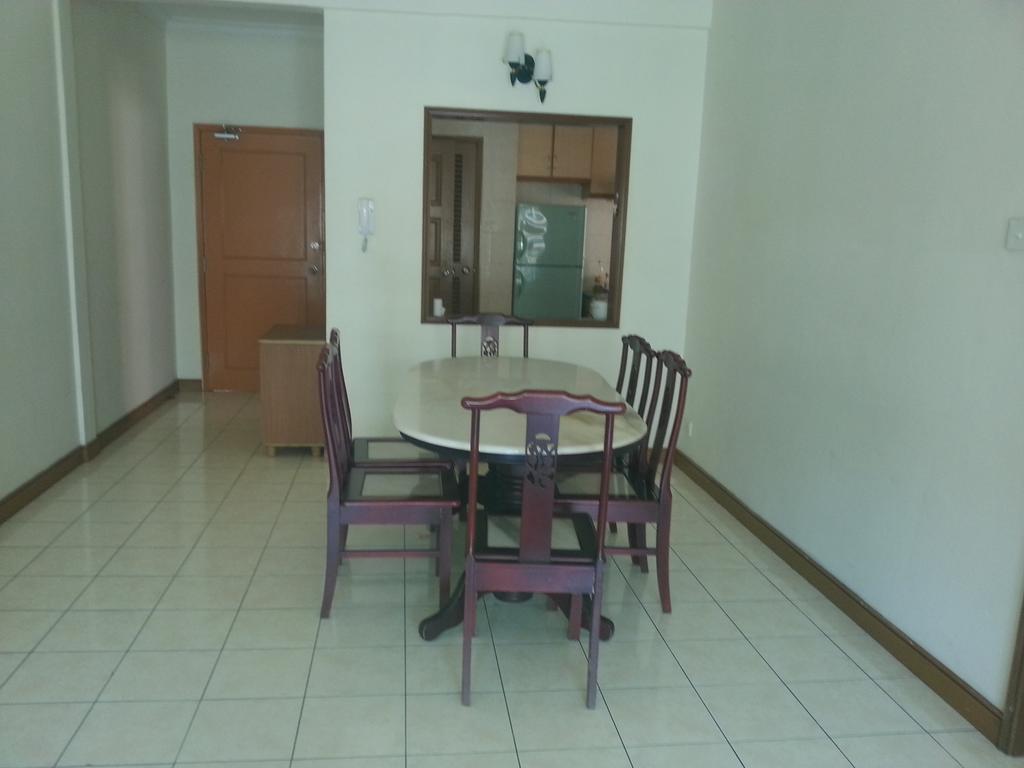 Homestay Marina Court Кота Кинабалу Стая снимка