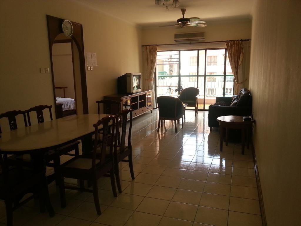 Homestay Marina Court Кота Кинабалу Стая снимка